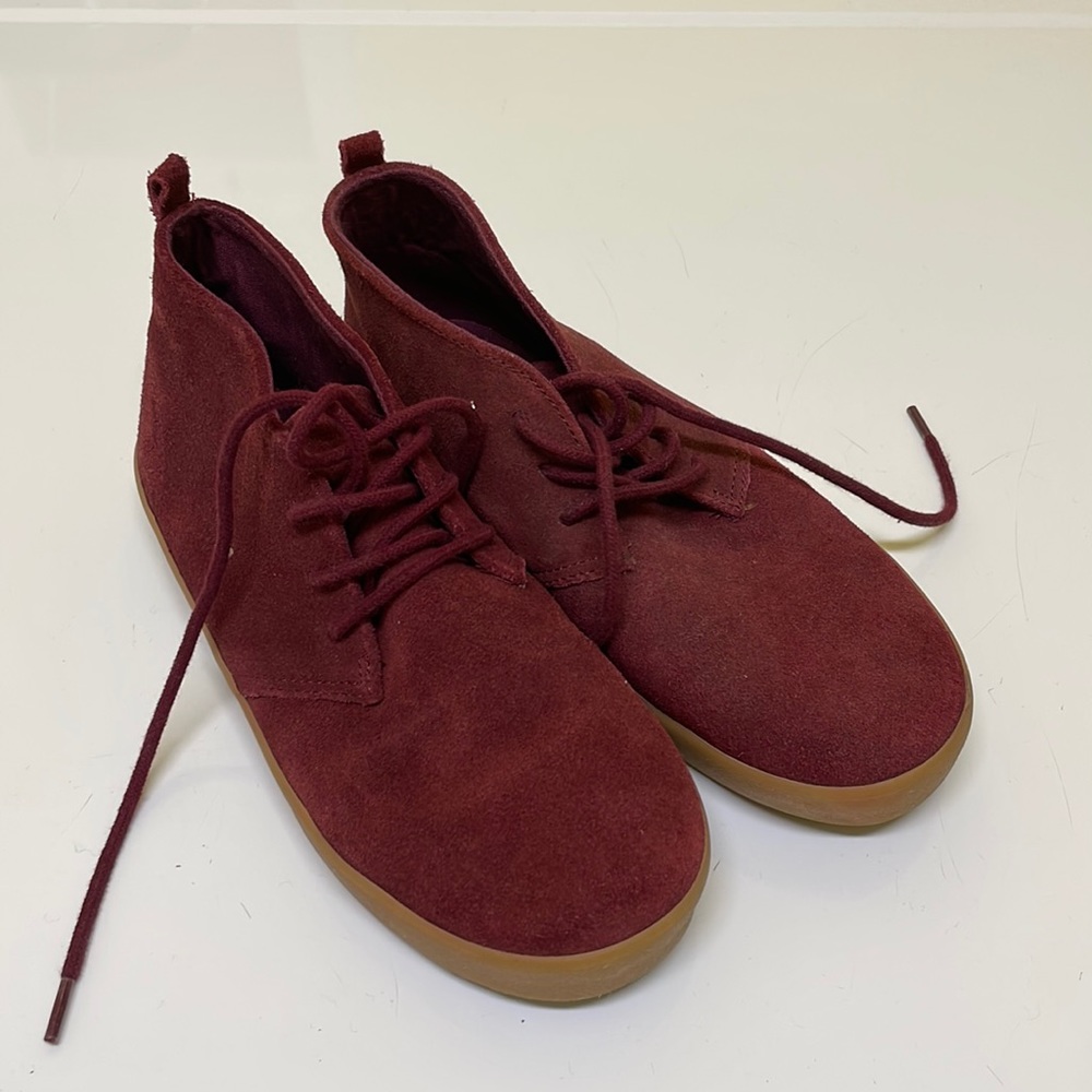EUC Burgundy Boys Chukka Boots-size 4